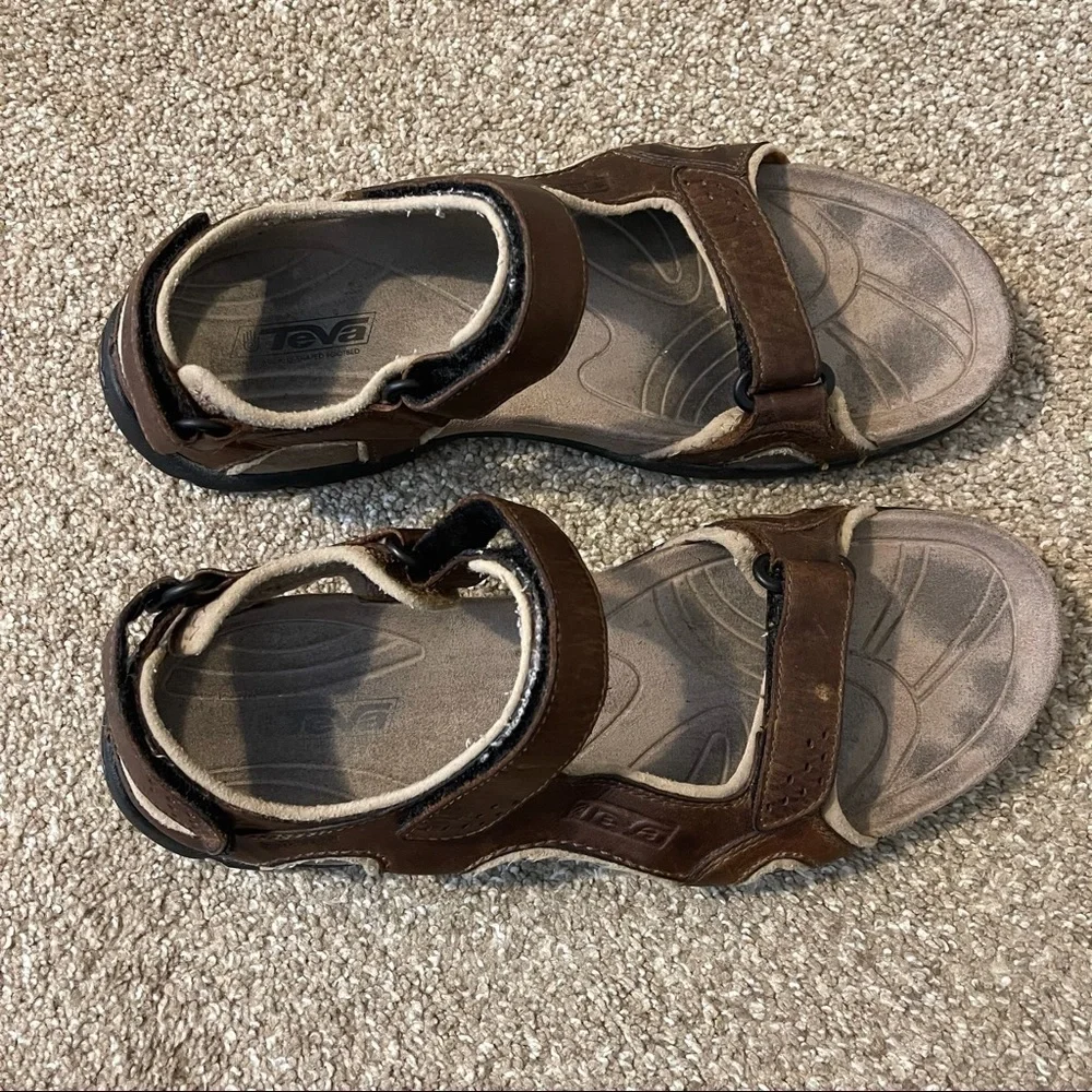 Teva strap sandals size possible 12 but heel to to measure 13.5 from bottom